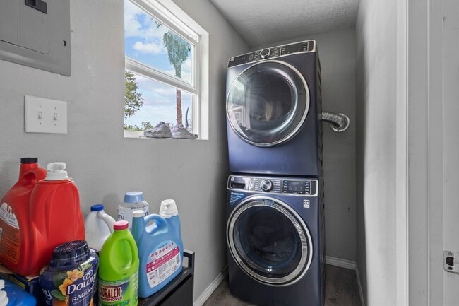 Photo - 100 6th Ave