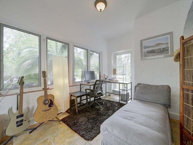 Photo - 1212 Medina Ave