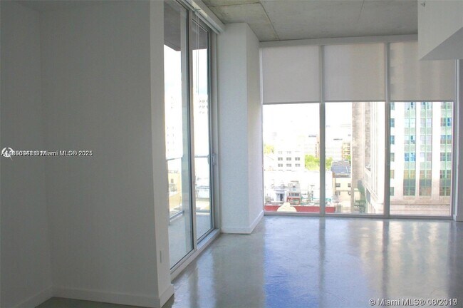 Building Photo - 151 SE 1st St Unit 910 Rental