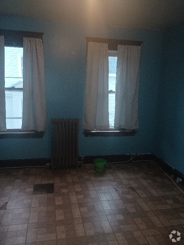Building Photo - 33 Elmwood Ave Unit 3rd Fl Rental