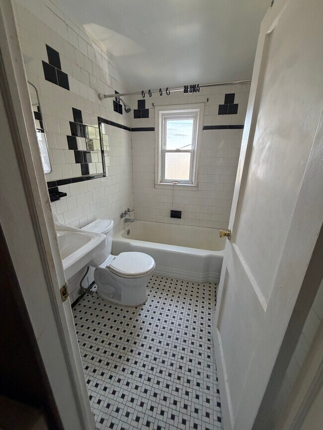 Photo - 7926 Kavanagh Rd