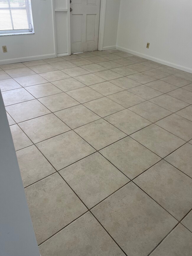 Photo - 908 Anglers Way