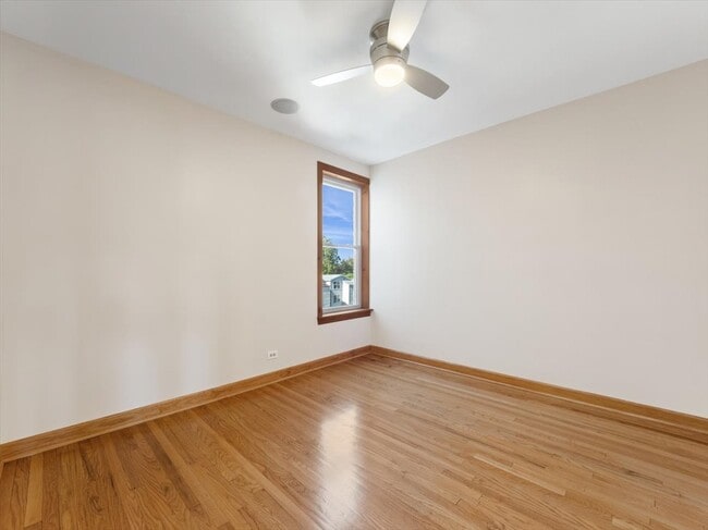 Photo - 4720 N Springfield Ave Unit 3