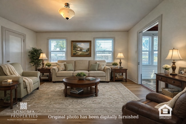 Photo - Charming Cottage, Close to Downtown/Plaza!