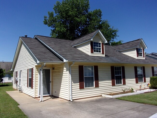 Building Photo - Ground Floor 2 Bedroom 2 Bath Condo in Farmington Hills