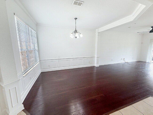 Photo - Beautiful 3 Beds and 2.5 Baths townhome with 2 car garage in Stonebridge Commons! Unidad 103