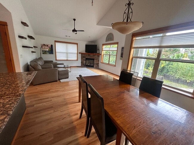 Photo - 1033 Crimson Ct