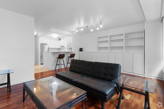 Building Photo - 211 E Ohio St Rental