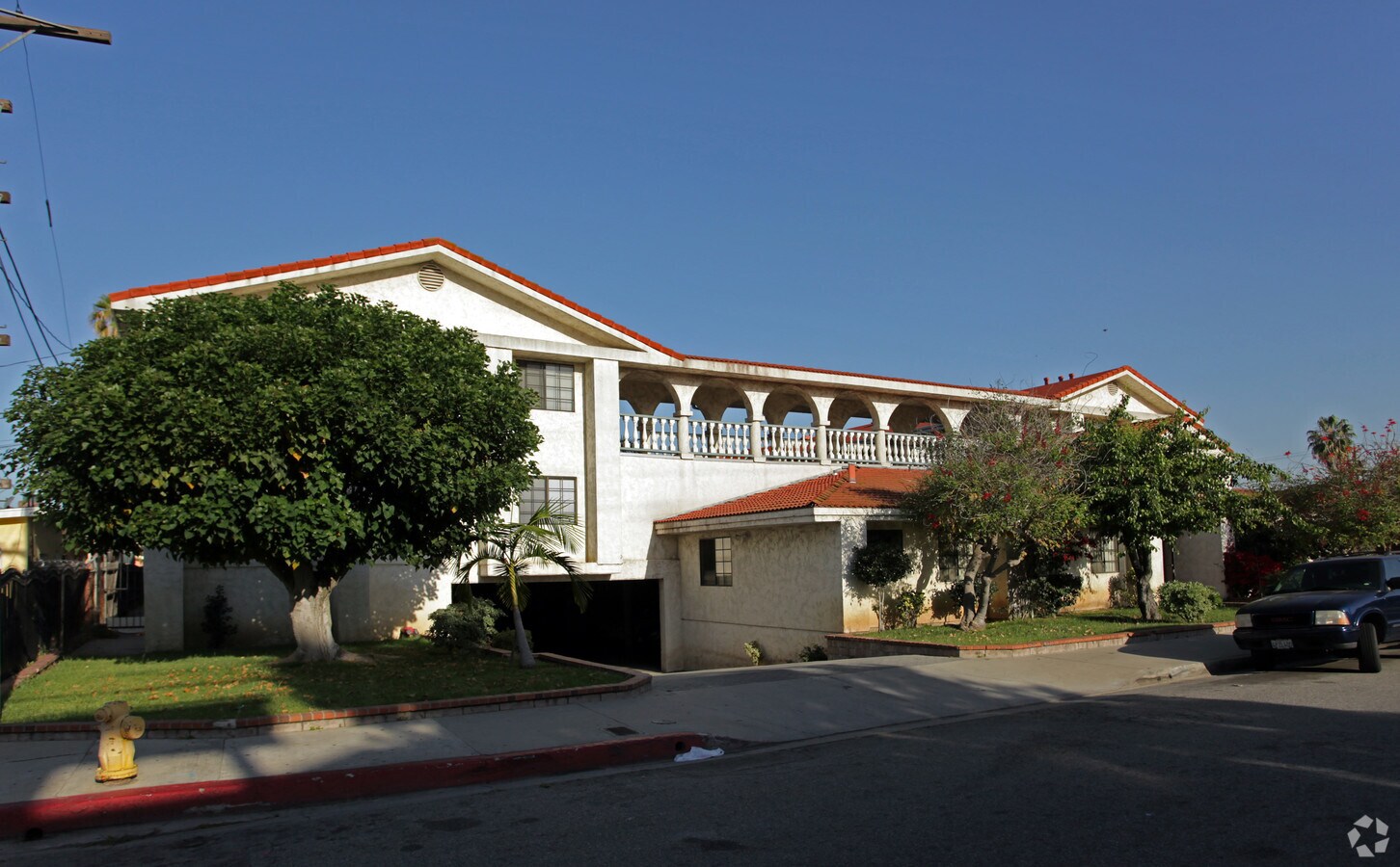 Primary Photo - 13535 Chadron Ave Apartments