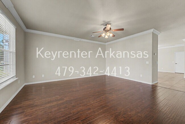 592 N Longfellow Ln