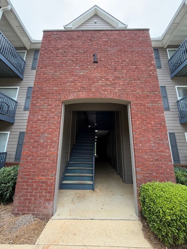 Building Photo - The Edge Apartments!