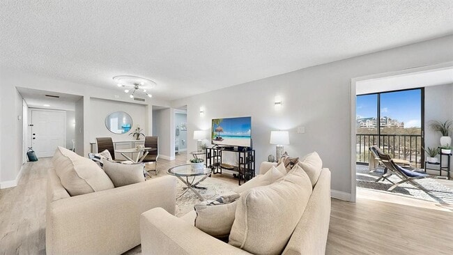 Photo - 14820 Rue De Bayonne Unit 308