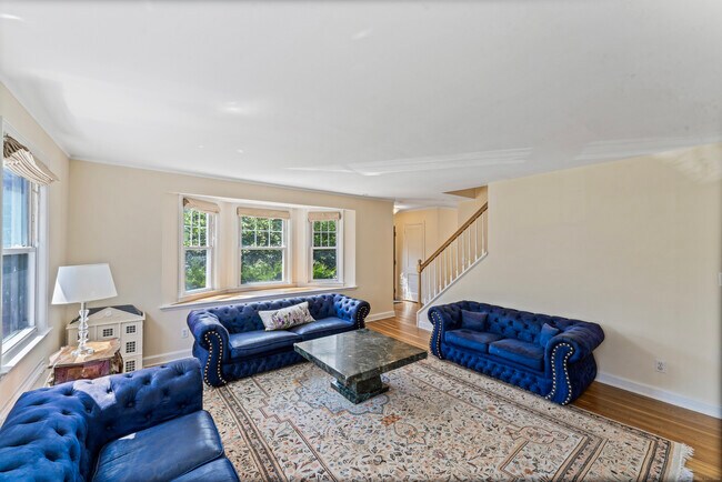 Photo - 112 4th St