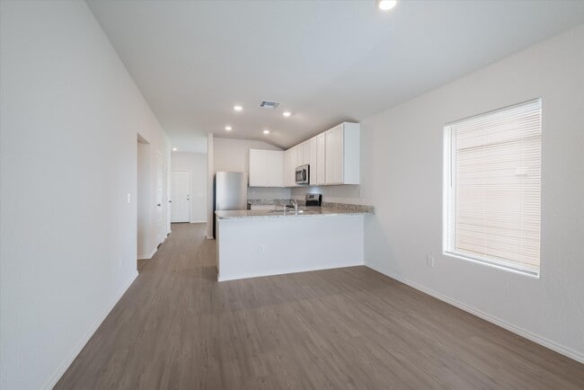 Photo - 229 Short Cake Aly