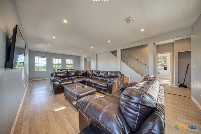 Photo - 729 Clay Ridge