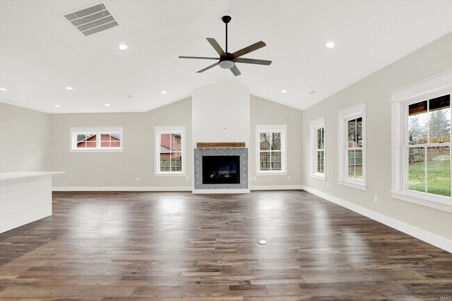 Photo - 2110 S Smith Rd