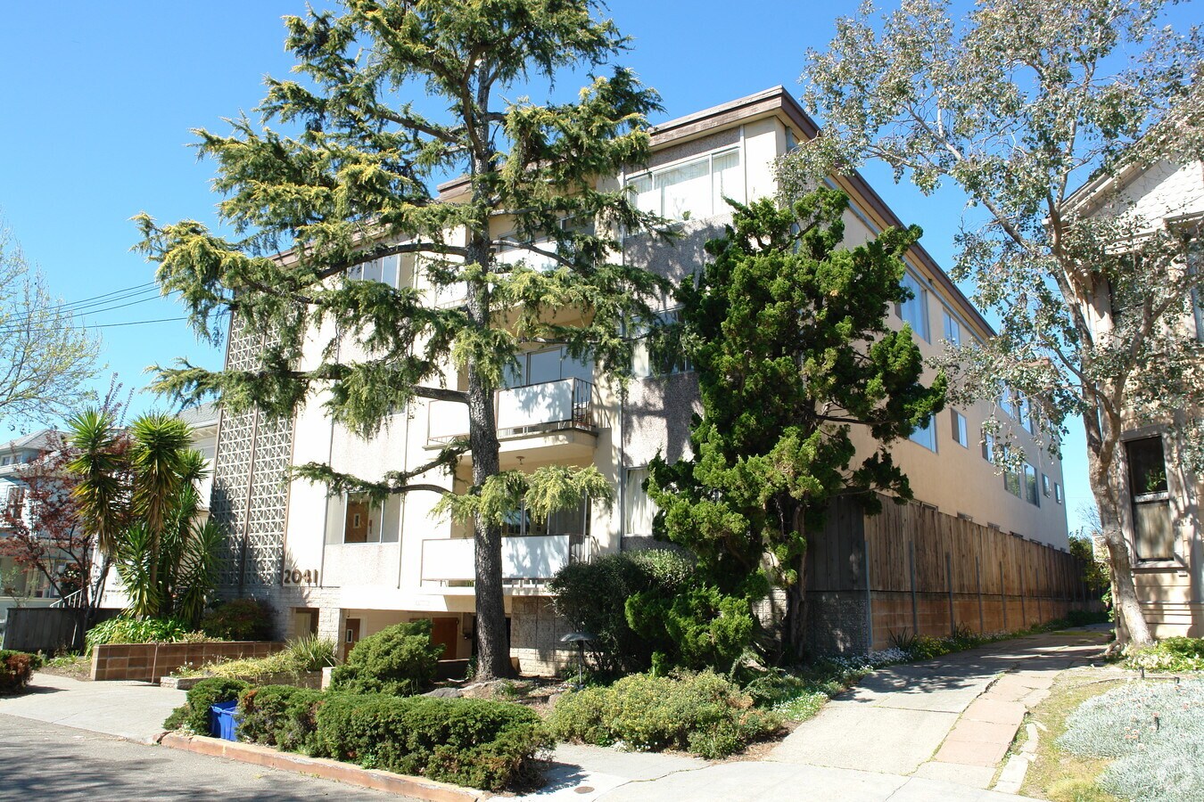 2041 Francisco St - 2041 Francisco St Apartments