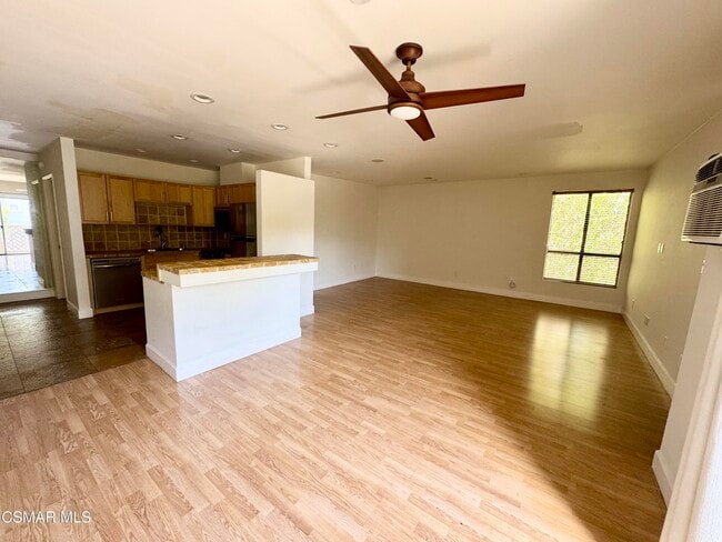 Photo - 4506 Saugus Ave