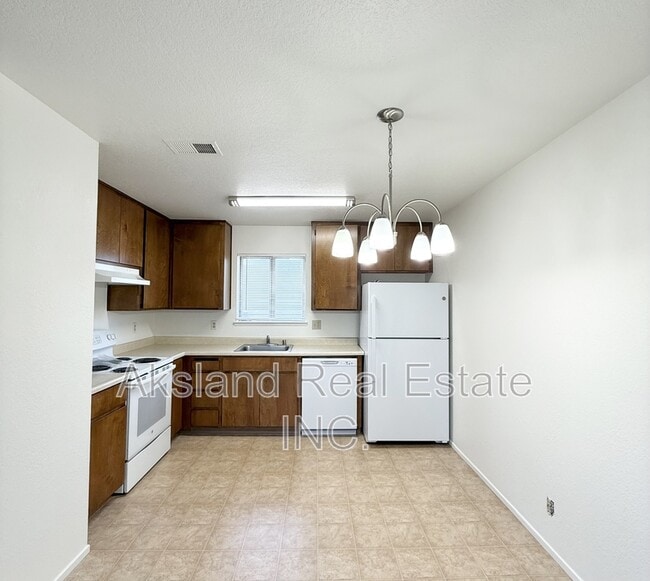 Photo - 200 Northwoods Ave