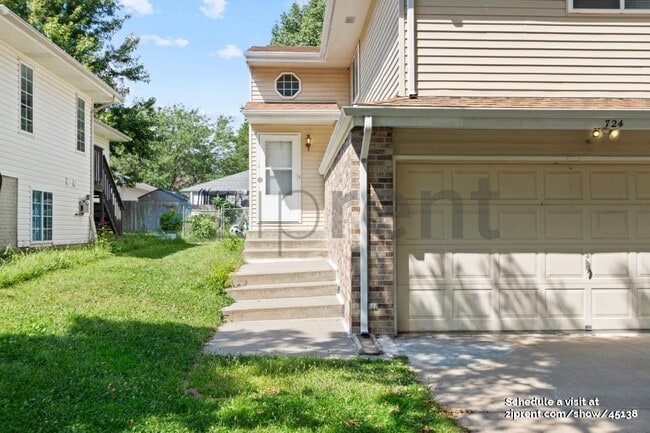 Building Photo - 724 W Belmont Ave Rental