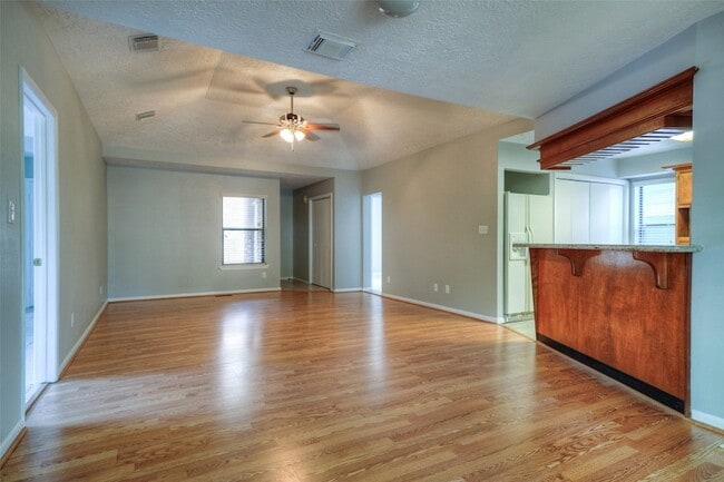 Photo - 25 Shady Oak Ln House