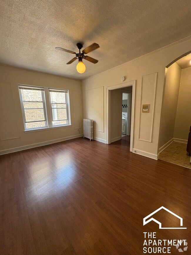 Building Photo - 2825 N Burling St Rental