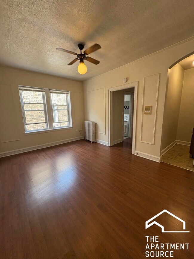 Photo - 2825 N Burling St Apartments