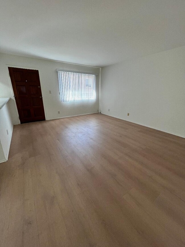 Photo - 5908 Cedros Avenue