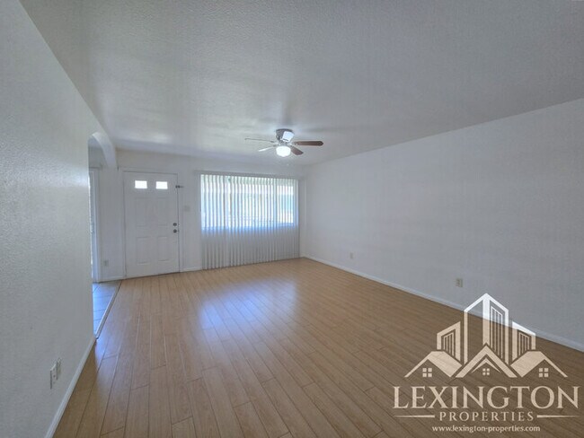 Lovely, 2BD/1BA, Condo in The Villaggio, near Madison Ave. and American River College!