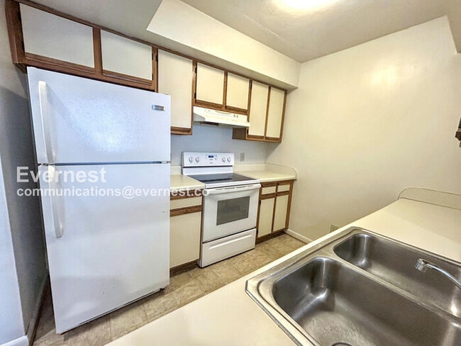 Photo - 3837 Staffordshire Ln