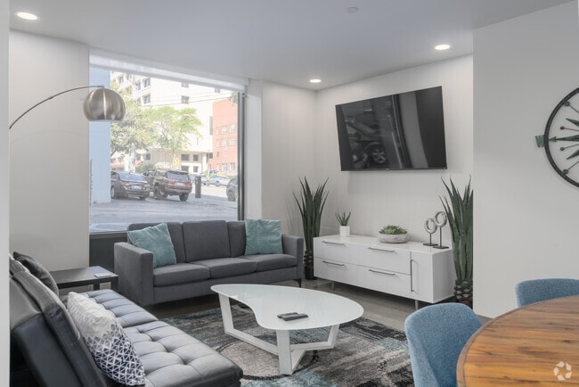 1BR, 1BA - 1109SF - Living Room - Cooper George