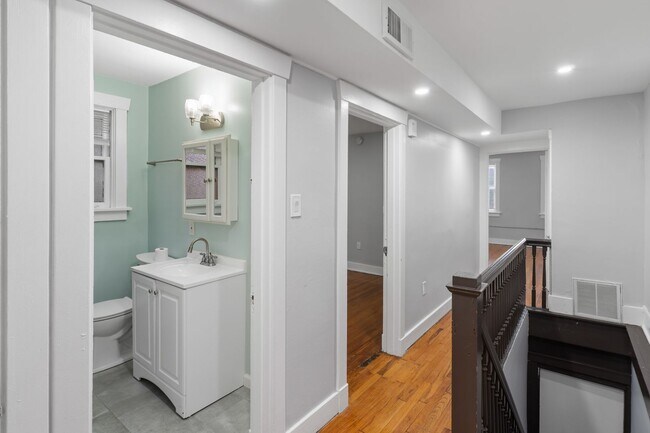 Photo - 5134 Butler St Unit 5134 Butler Street 3