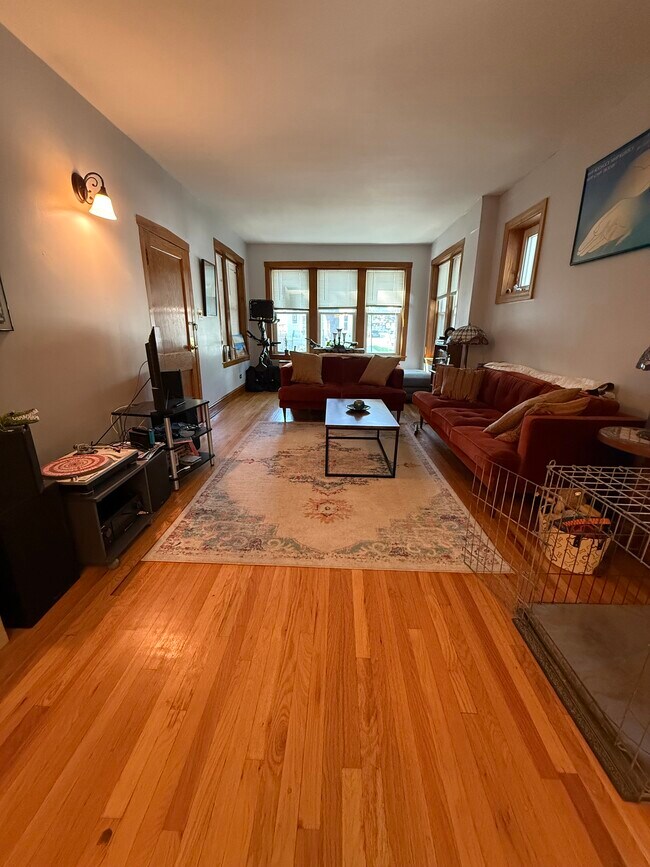 Building Photo - 3357 N Harding Ave Unit 1F Rental