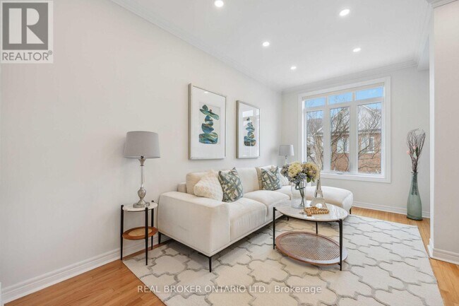 Photo - 255 Shaftsbury Ave