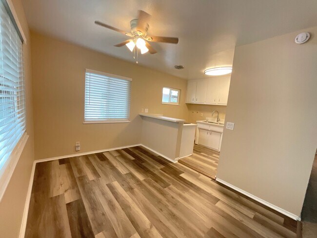 Photo - rosewood2502 Unit D