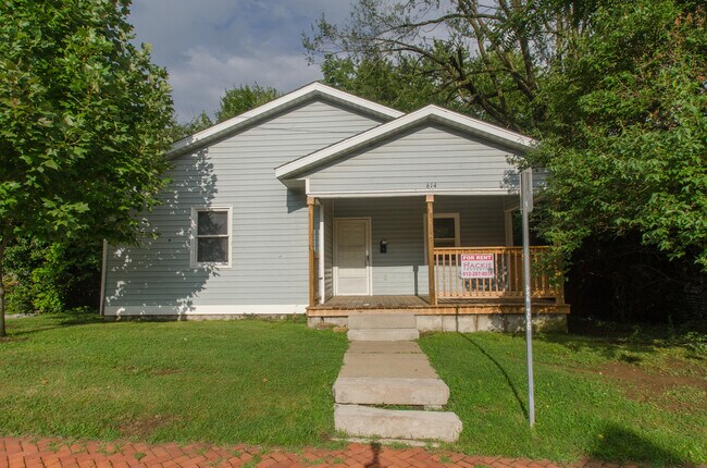 4 bedroom, 1 bath home: Available August 2... - 4 bedroom, 1 bath home: Available August 2...