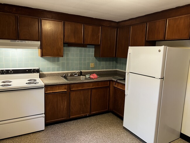 Building Photo - Pearl Street in Gardner Unit 5
