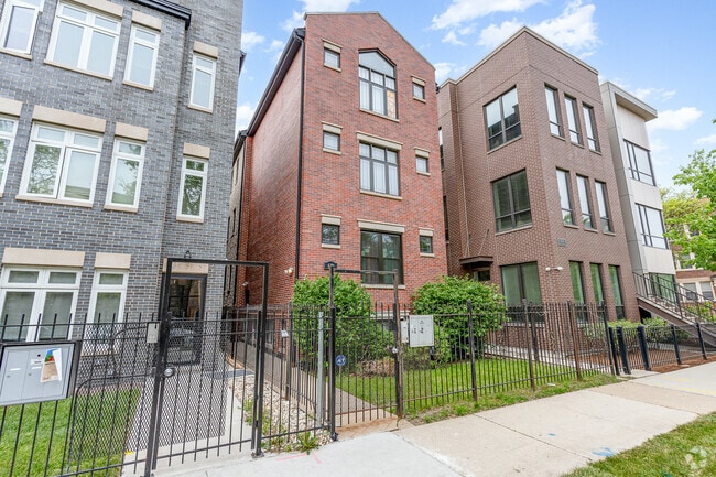 Building Photo - 641 E 50th St Rental