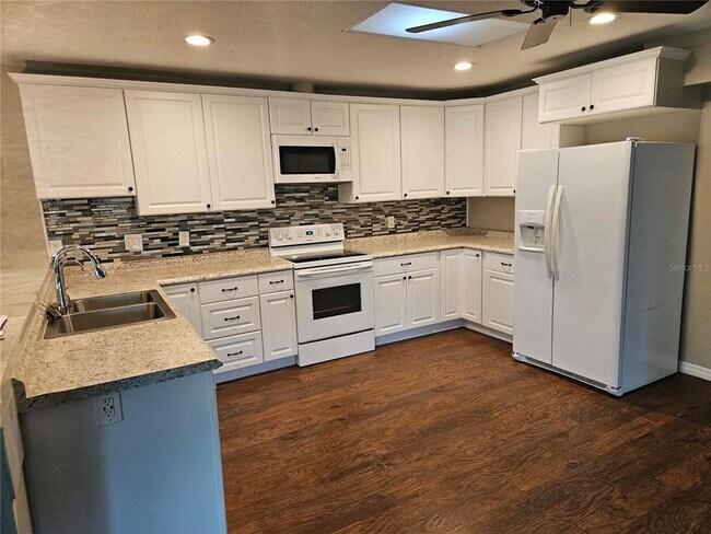 Photo - 9811 95th St N