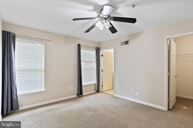 Photo - 570 Eisenhower Dr