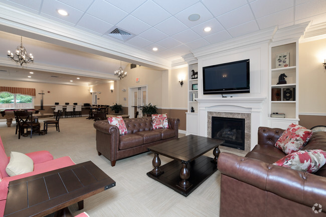 Chateau Chatillon Apartments - Cranston, RI | ForRent.com