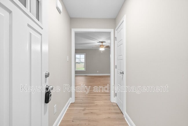 Photo - 3800 Roscommon Way