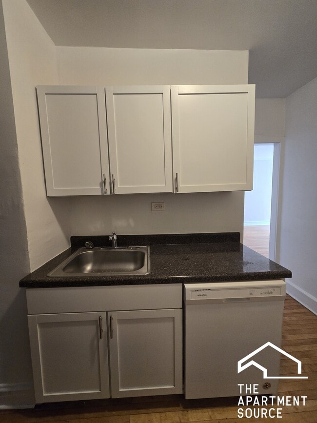 Photo - 2956 W Belle Plaine Ave Unit 2