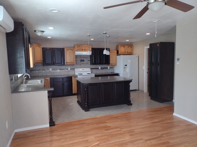 Photo - 1314 Mozi Ln