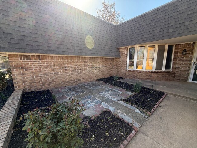 Photo - Beautiful 3bed/2.5bath Updated Westside Norman Home Available for Rent!