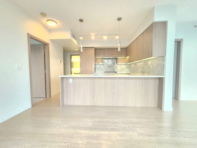 Photo - 1103-8988 Patterson Unit 1103