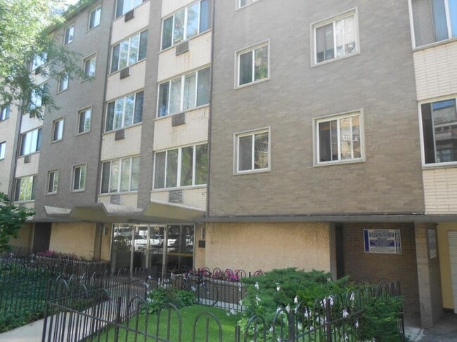 Building Photo - 0 bedroom in Chicago IL 60657 Unit 202 Rental