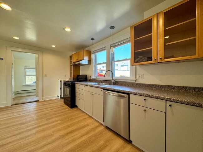 Photo - $2,975 Spacious Portland 3BD/1.5BA Single ...