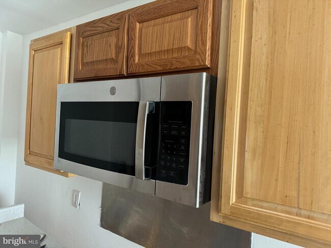 Photo - 6024 Larchwood Ave