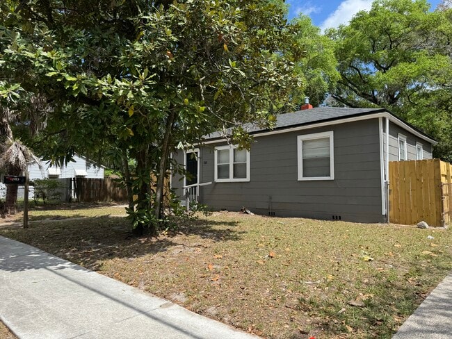 Photo - 1983 Lambert St